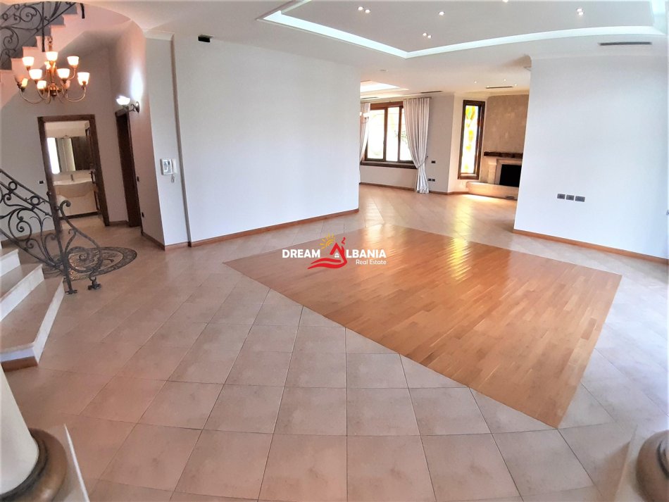 Tirane, shitet Vile 3 Katshe Kati 3, 1.000 m² 800.000 € (rruga elbasanit)