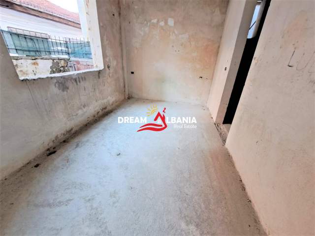 Tirane, shitet Vile 3+1+BLK Kati 1, 200 m² 240.000 Euro (Tek 21 Dhjetori)