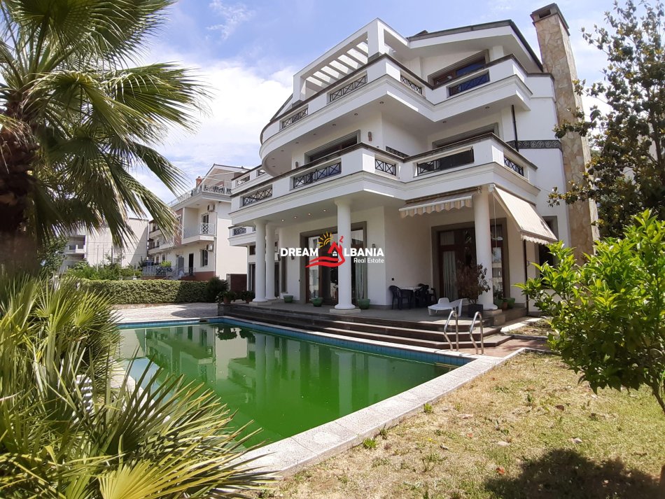 Tirane, shitet Vile 3 Katshe Kati 3, 1.000 m² 800.000 € (rruga elbasanit)