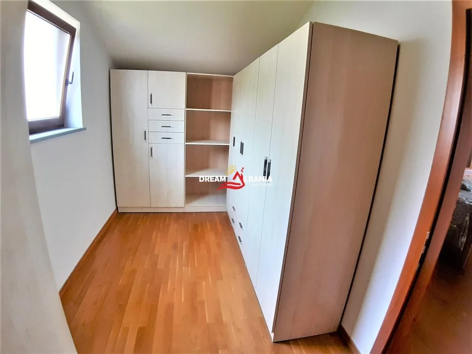 Tirane, shitet Vile 3 Katshe Kati 3, 1.000 m² 800.000 € (rruga elbasanit)