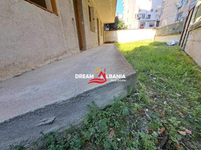 Tirane, shitet Vile 3+1+BLK Kati 1, 200 m² 240.000 Euro (Tek 21 Dhjetori)