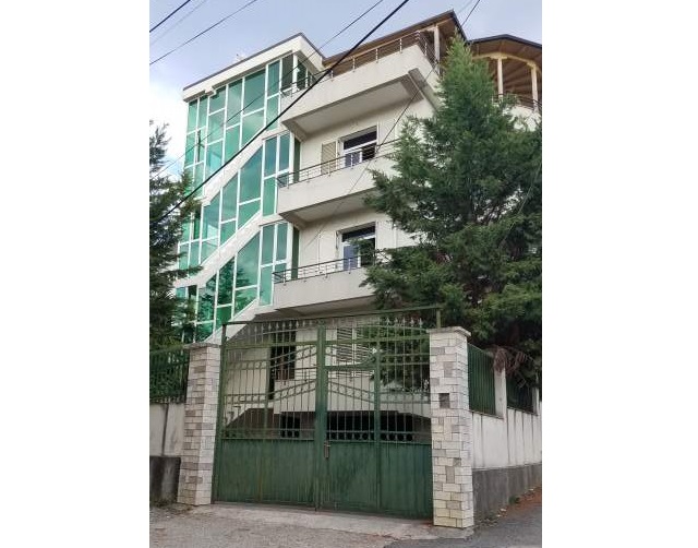 Tirane, jepet me qera Vile 4 Katshe (Rruga 3 Vellezerit Kondi)