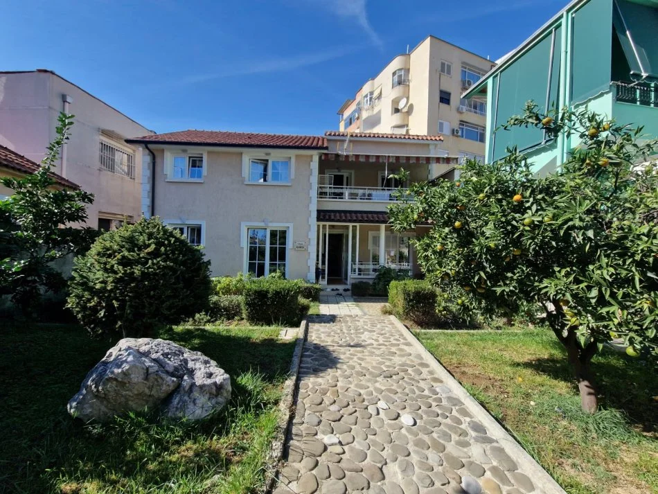 Tirane, shes Vile 3+1 Kati 0, 400 m² 360.000 € (Rr. "Asim Vokshi", Tirane)