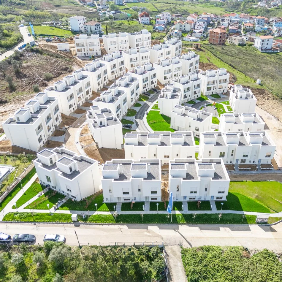 Tirane, shes Vile 3 Katshe Kati 3, 196 m² 300.000 € (Rruga Turdive)