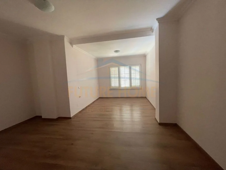 Tirane, jepet me qera Vile 3 Katshe , 669 m² 4.000 € (Akacia Hills)
