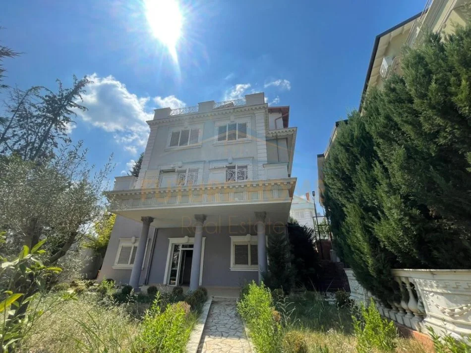 Tirane, jepet me qera Vile 3 Katshe , 669 m² 4.000 € (Akacia Hills)