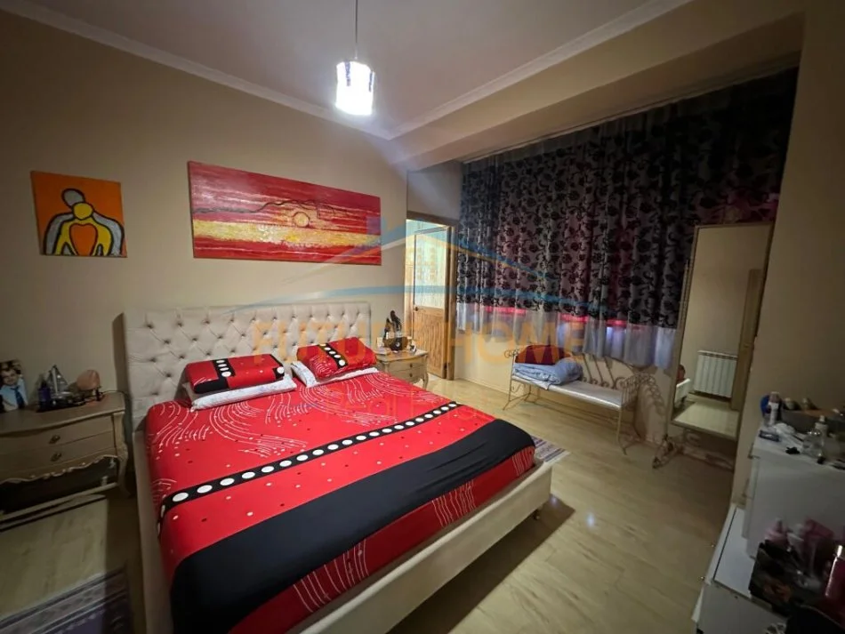 Tirane, jepet me qera apartament 2+1 Kati 3, 150 m² 450 € (Vilat Gjermane)