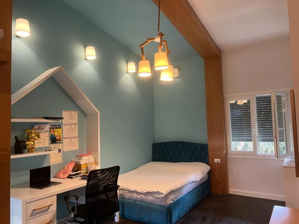 Tirane, jepet me qera Vile 3+1 Kati 2, 320 m² 3.500 € (LONG HILL)