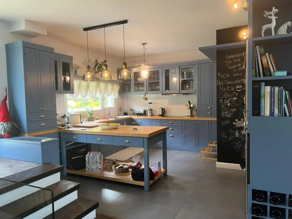 Tirane, jepet me qera Vile 3+1 Kati 2, 320 m² 3.500 € (LONG HILL)