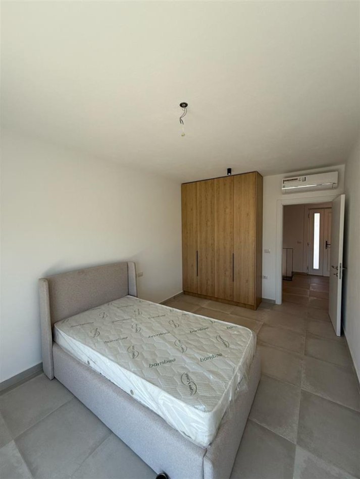 Tirane, jepet me qera Vile 3+1+Ballkon Kati 3, 220 m² 2.000 € (OLIVE GROVE)