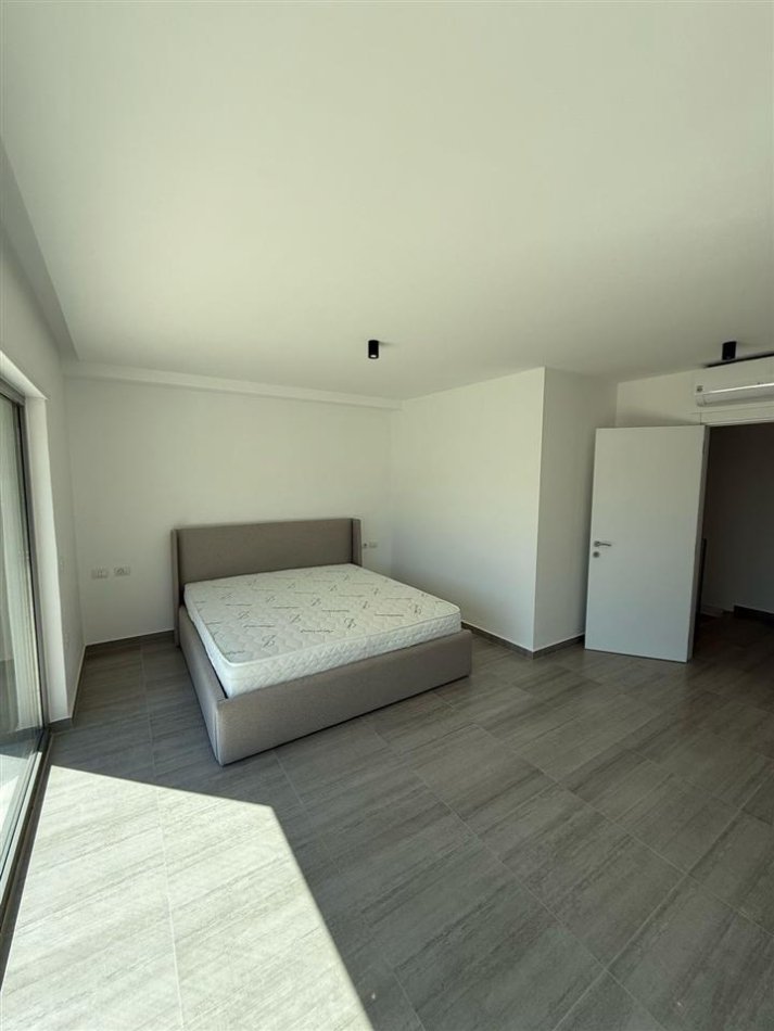 Tirane, jepet me qera Vile 3+1+Ballkon Kati 3, 220 m² 2.000 € (OLIVE GROVE)