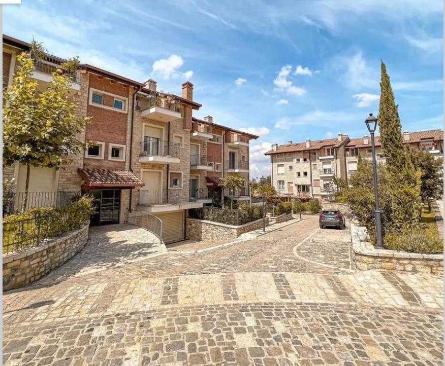 Tirane, shitet apartament 4+1+Ballkon Kati 3, 520 m² 565.000 € (Sauk -teg)