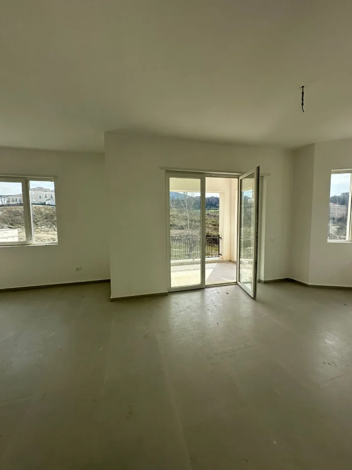 Tirane, shitet Vile 5+1+Ballkon Kati 3, 523 m² 1.050.000 € (COLLINA VERDE)