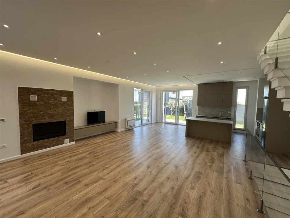 Tirane, shitet apartament Kati 2, 325 m² (TEG)