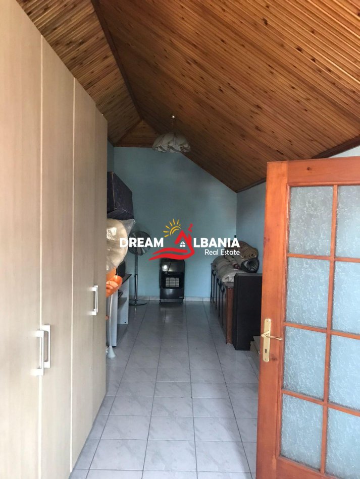 Tirane, jepet me qera Vile 2+1 , 350 m² 1.200 € (laprake)