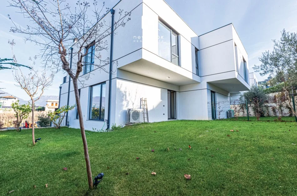 Me Qera: Vile Luksoze 📍Liqeni i Thate - Forest Res. (4Dh. Gjumi +5wc +2Veranda & Garazh) E PABANUAR ME PARE || 4000€/muaj