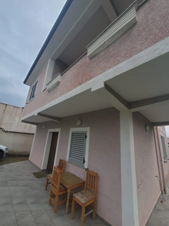 Tirane, jepet me qera Vile 2 Katshe , 800 m² 1.000 € (teg sauk)