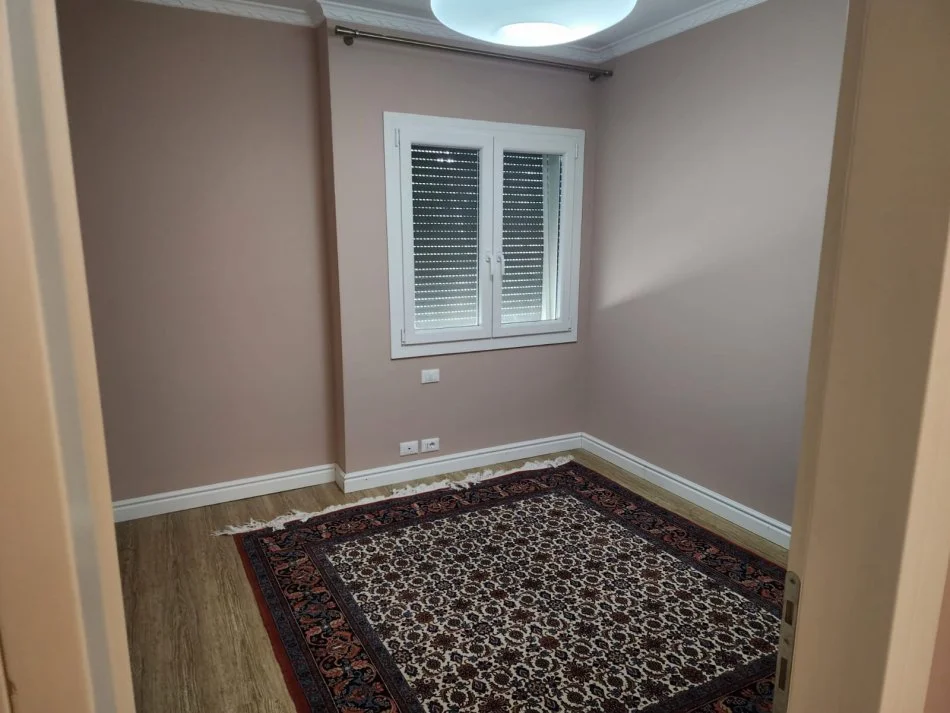 Tirane, jepet me qera Vile 3+1 Kati 2, 200 m² 2.000 € (LONG HILL)