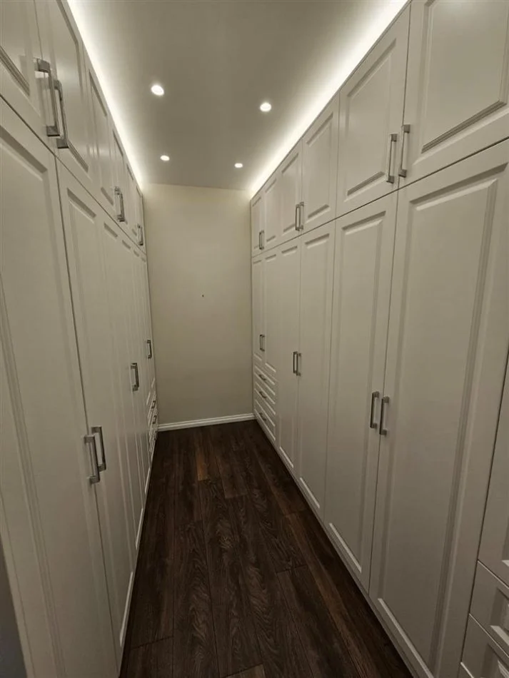 Tirane, jepet me qera Vile 3 Katshe Kati 2, 850 m² 5.000 € (Akacia Hills)