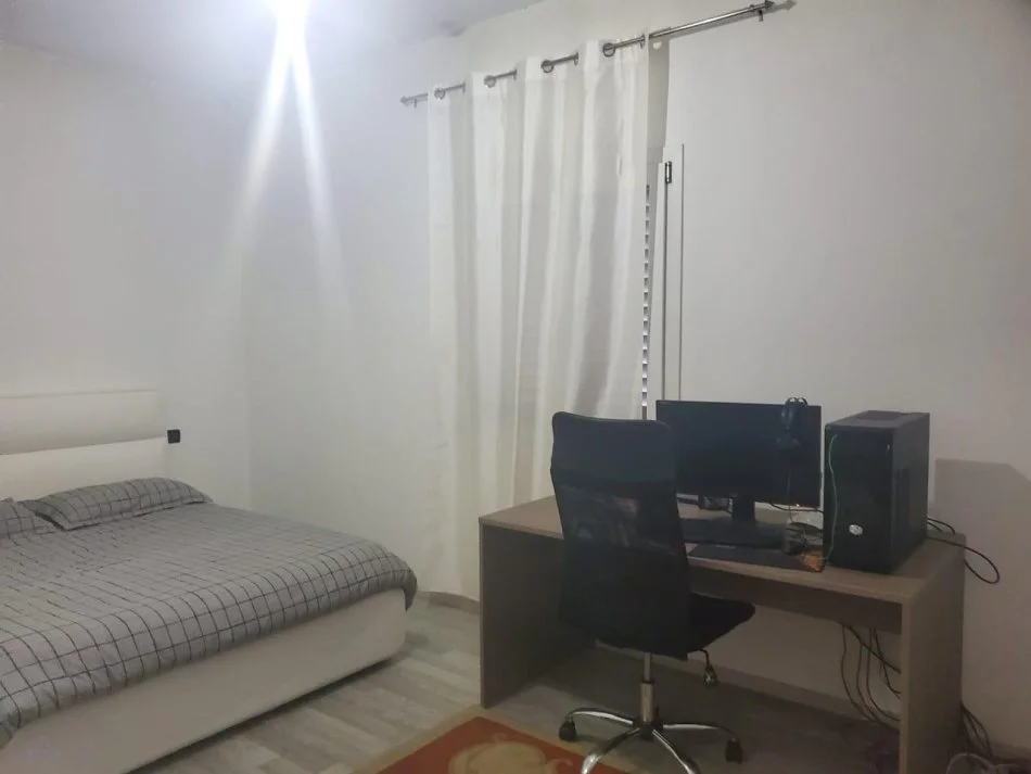 Tirane, jepet me qera Vile 2 Katshe , 800 m² 1.000 € (teg sauk)