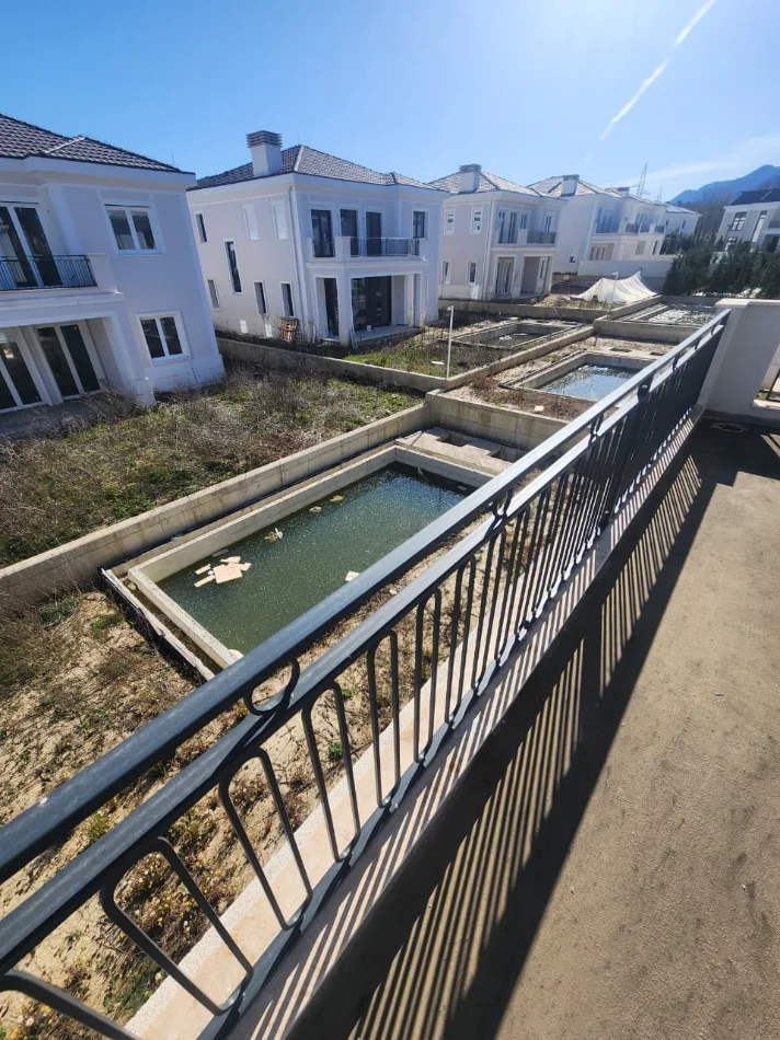 SHITET: Vilë Individuale +Pishine 📍 Rolling Hills II - TEG  🌐 5 Dh.Gjumi & 6wc, 516.09 m² Truall |  Fazë Perfundimtare (1.5M€)🔥
