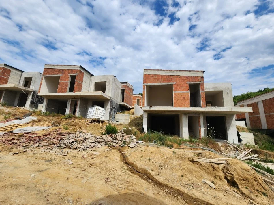 SHITET: VILË në 📍Mullet ( Res. Green Field)  Nd: 203m² & 386m² Truall ( 5 Dhoma Total) 505.000€ 🌞