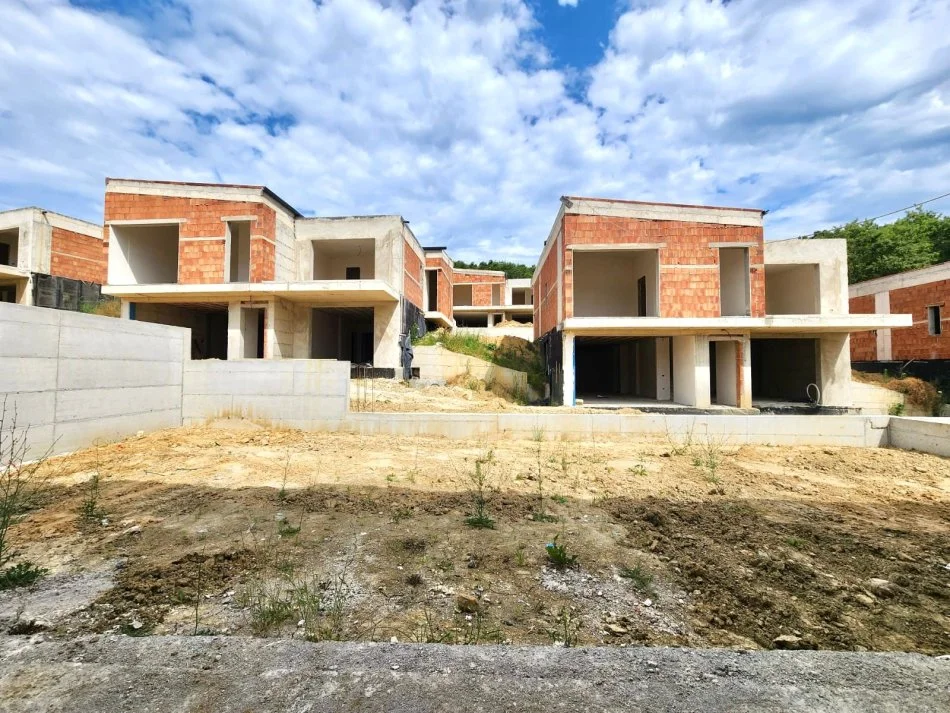 SHITET: VILË në 📍Mullet ( Res. Green Field)  Nd: 203m² & 386m² Truall ( 5 Dhoma Total) 505.000€ 🌞