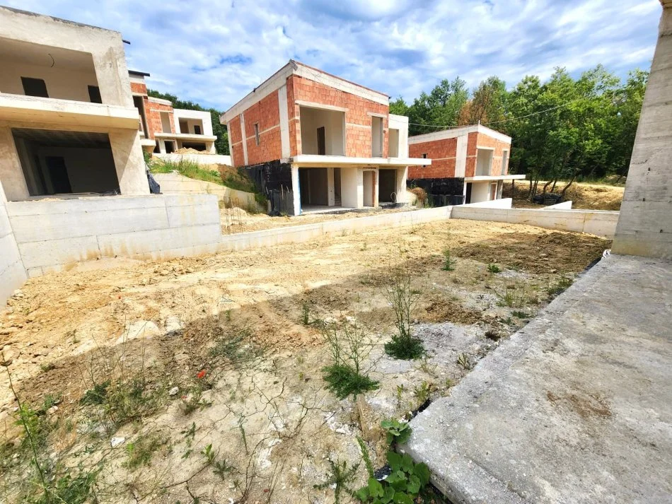 SHITET: VILË në 📍Mullet ( Res. Green Field)  Nd: 203m² & 386m² Truall ( 5 Dhoma Total) 505.000€ 🌞