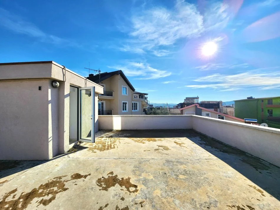 Me Qera: Vile 2 Kateshe *PRIVATE* (📍 Vilat Gjermane, Kompl.Grande, pa vajt ) Me Oborr te Madh dhe Tarrace - Super Pamje