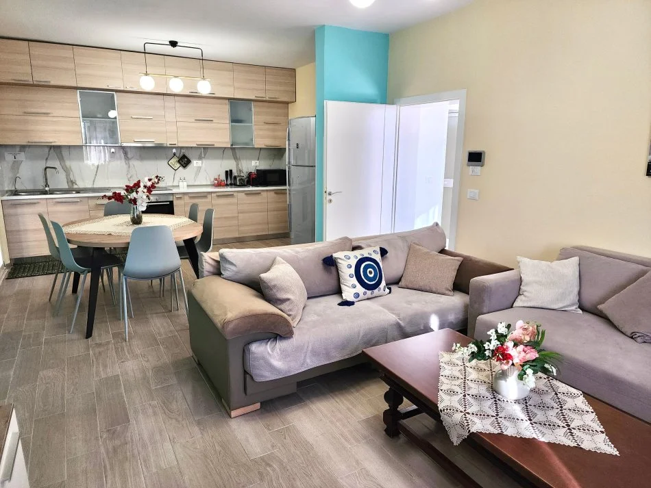 Me Qera: Vile 2 Kateshe *PRIVATE* (📍 Vilat Gjermane, Kompl.Grande, pa vajt ) Me Oborr te Madh dhe Tarrace - Super Pamje