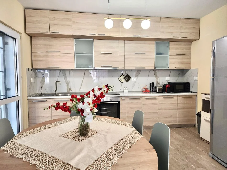 Me Qera: Vile 2 Kateshe *PRIVATE* (📍 Vilat Gjermane, Kompl.Grande, pa vajt ) Me Oborr te Madh dhe Tarrace - Super Pamje