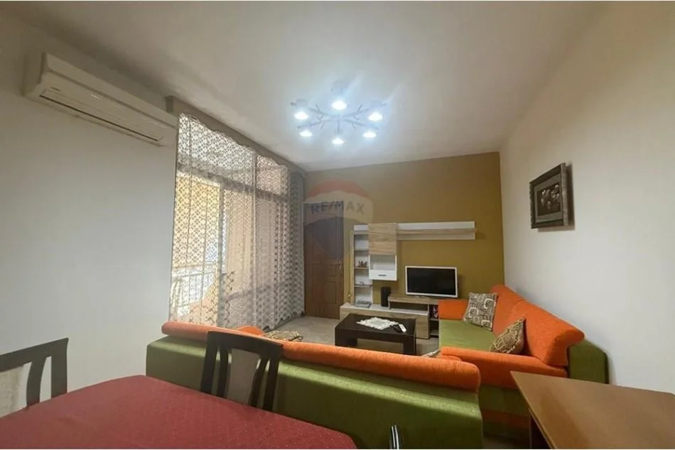 Tirane, jepet me qera 1+1+Ballkon Kati 5, 65 m² 430 € 