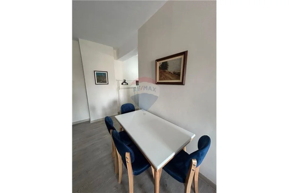 Tirane, jepet me qera apartament 1+1+Aneks+Ballkon Kati 3, 90 m² 620 € (Brryli)