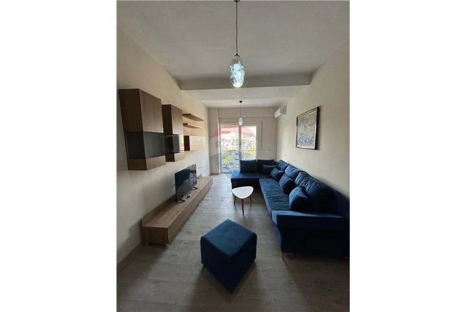 Tirane, jepet me qera apartament 1+1+Aneks+Ballkon Kati 3, 90 m² 620 € (Brryli)