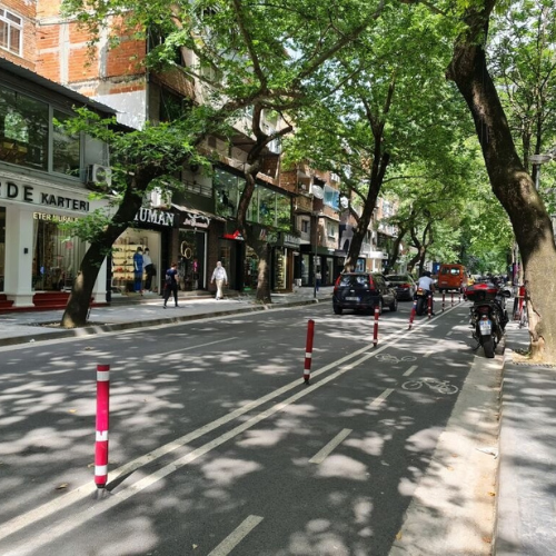 Tirane, jepet me qera apartament 1+1 Kati 2, 60 m² 600 € (MYSLYM SHYRI)