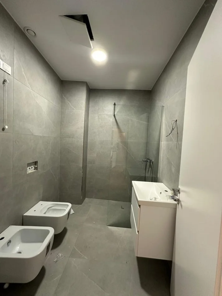 Tirane, jepet me qera 2+1 , 