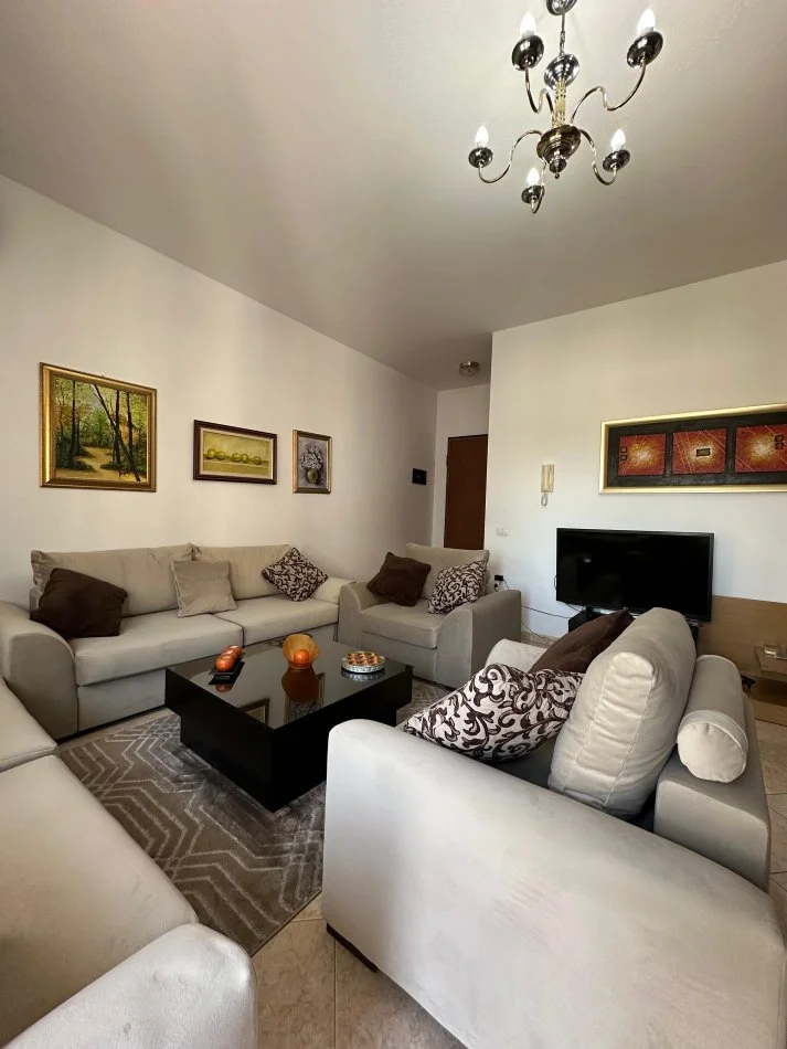 Tirane, jepet me qera apartament 1+1 Kati 8, 75 m² 550 € (vizion plus)