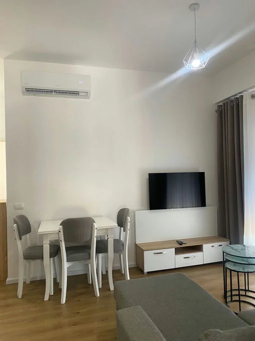 Tirane, jepet me qera apartament 1+1 Kati 7, 70 m² 550 € (Rruga "Ali Demi")
