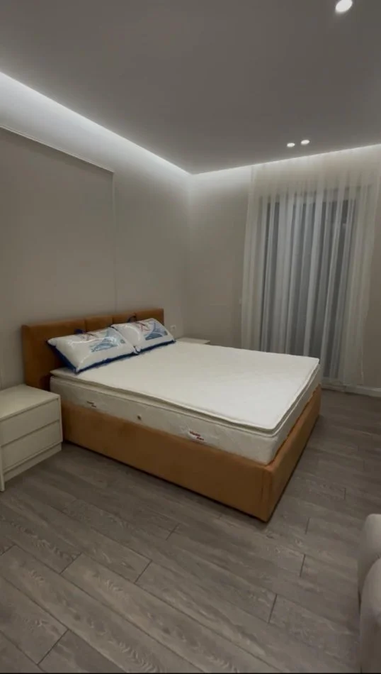 Tirane, jepet me qera apartament 2+1 Kati 1, 95 m² 1.100 € (teg)