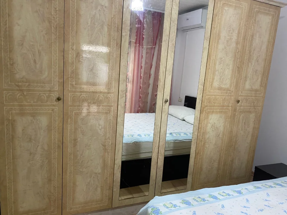 Tirane, jepet me qera shtepi 1+1+Ballkon Kati 0, 54 m² 450 € (ne rrugen Komuna Parisit Tirane.)