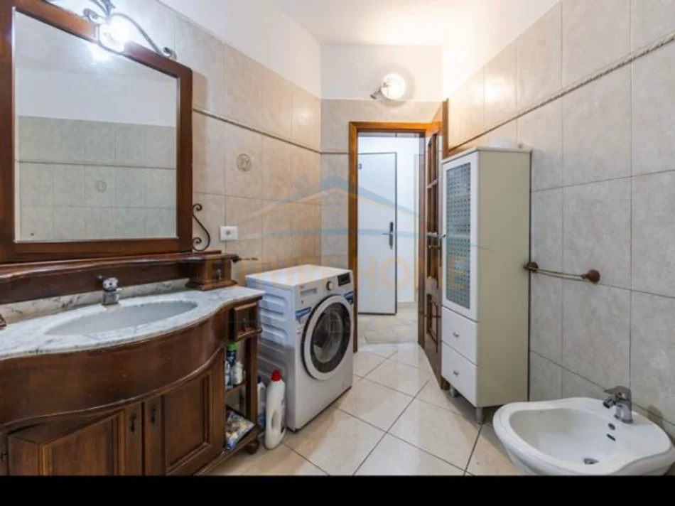 Durres, shitet apartament 2+1+3 Kati 4, 108 m² 300.000 € (VOLLGA , DURRES)