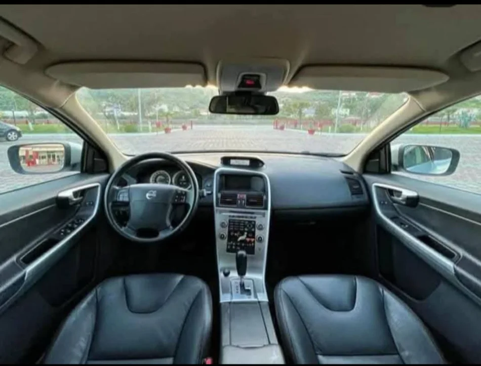 Tirane, shitet SUV Volvo XC60 Nafte, gri metalizato automatik 240.000 km 6.700 €