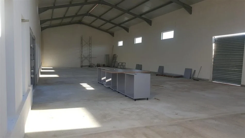 Tirane, jepet me qera magazine Kati 0, 400 m² 2.000 € (Vore)