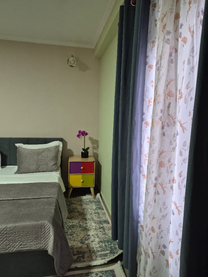 Tirane, jepet me qera apartament 1+1 Kati 1, 30 m² 395 € (RR Qemal Stafa perballe Shkolles Fan Noli)