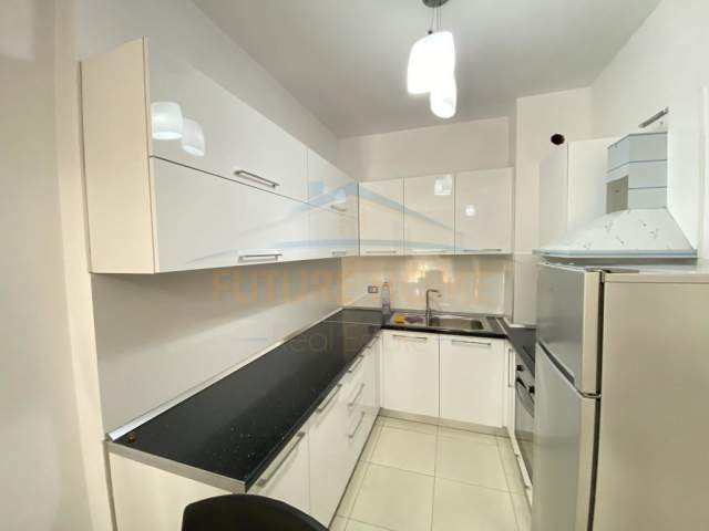 Tirane, jepet me qera apartament 1+1+BLK Kati 4, 73 m² 300 Euro (Unaza e re)