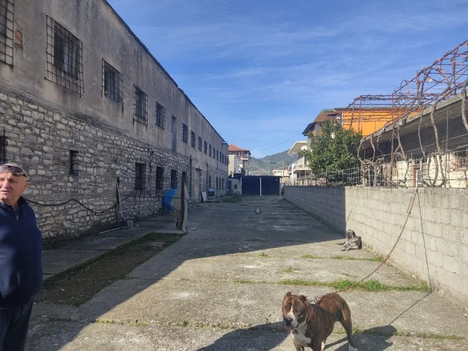 Permet, shitet ambjent biznesi Kati 1, 1.000 m² 495.000 € (Permet 6041 RRuga e Gurit)