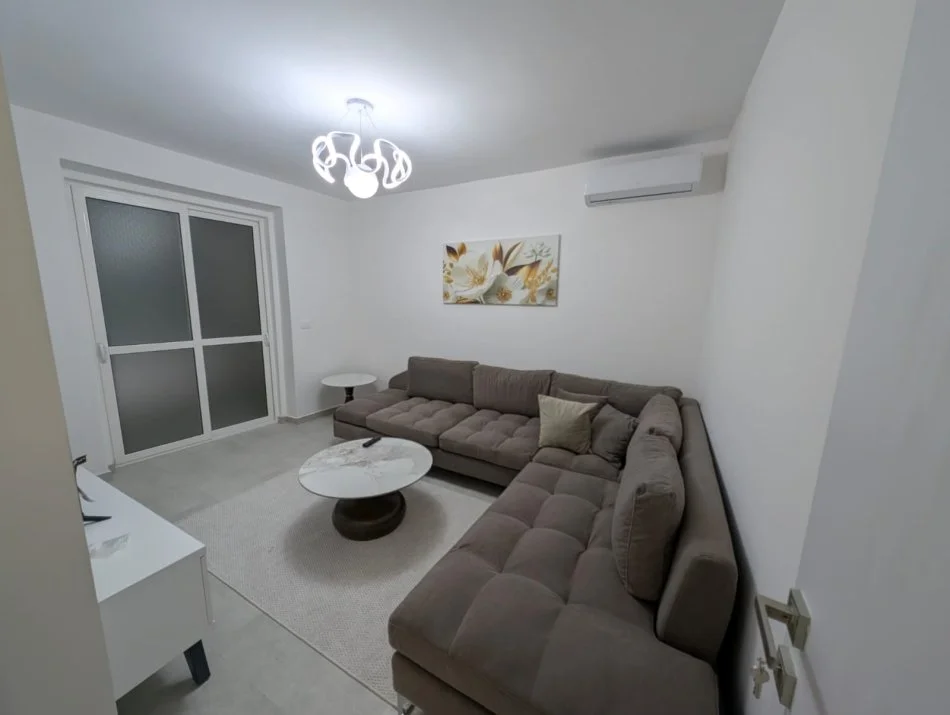 Tirane, jepet me qera apartament 2+1 Kati 2, 72 m² 650 € (selvia)
