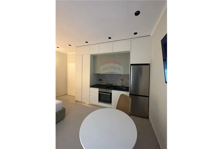 Tirane, jepet me qera apartament 1+1 Kati 1, 35 m² 600 € (Shallvaret)