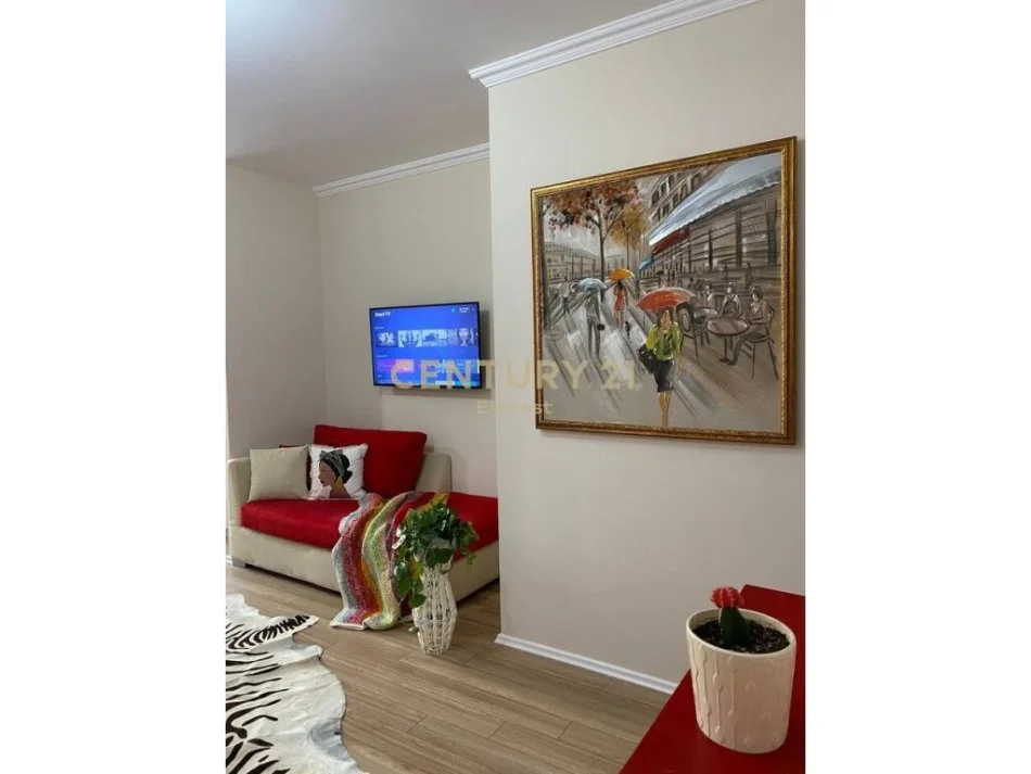 Tirane, jepet me qera apartament 1+1 Kati 5, 60 m² 650 € (Rruga e Barrikadave)