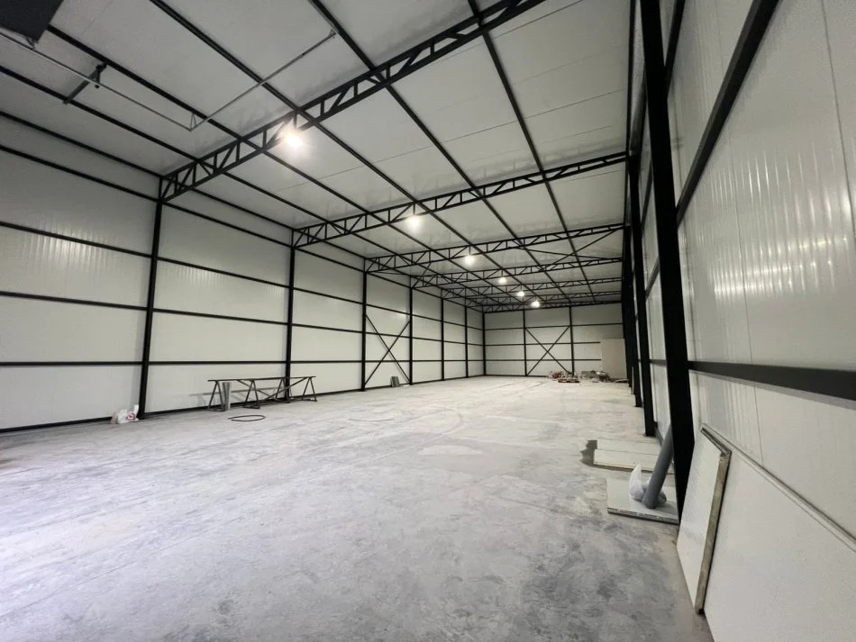 Tirane, jepet me qera magazine Kati 0, 1.000 m² 2.000 € (Vore)